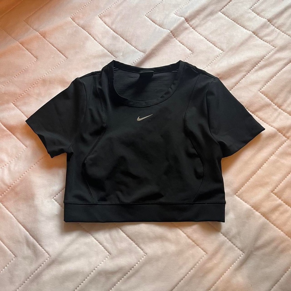 Nike short sleeve crop top